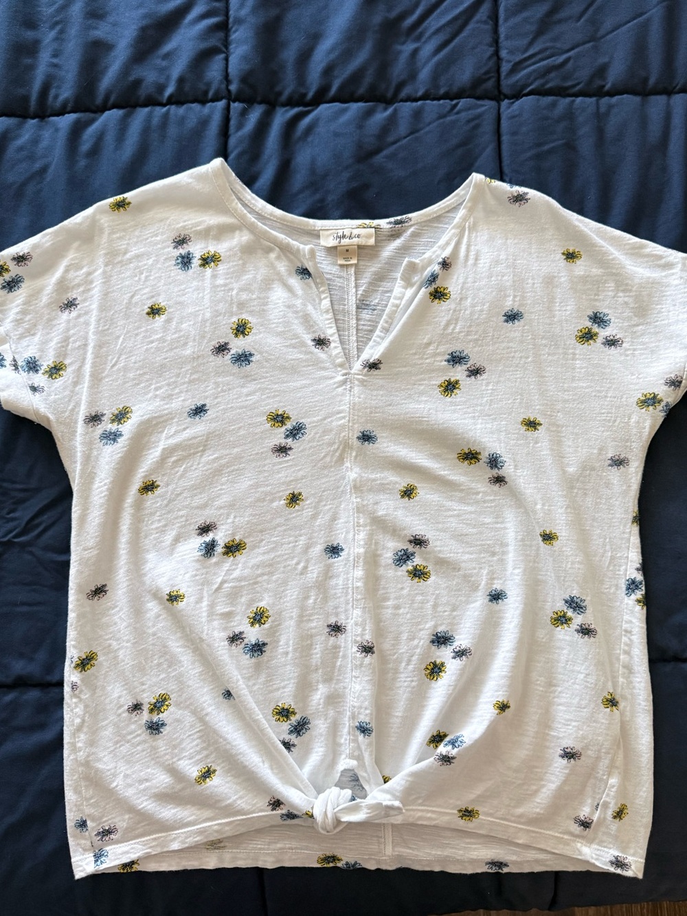 Fun White Floral Knot-Front Short Sleeve Top